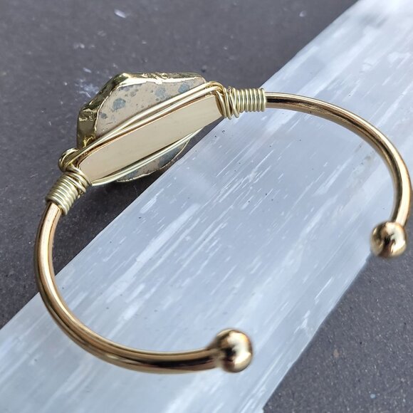Ocean Jasper Wire Wrap Cuff – 14Kt Gold Over Copper – Emotional Flow Talisman - Picture 4 of 5